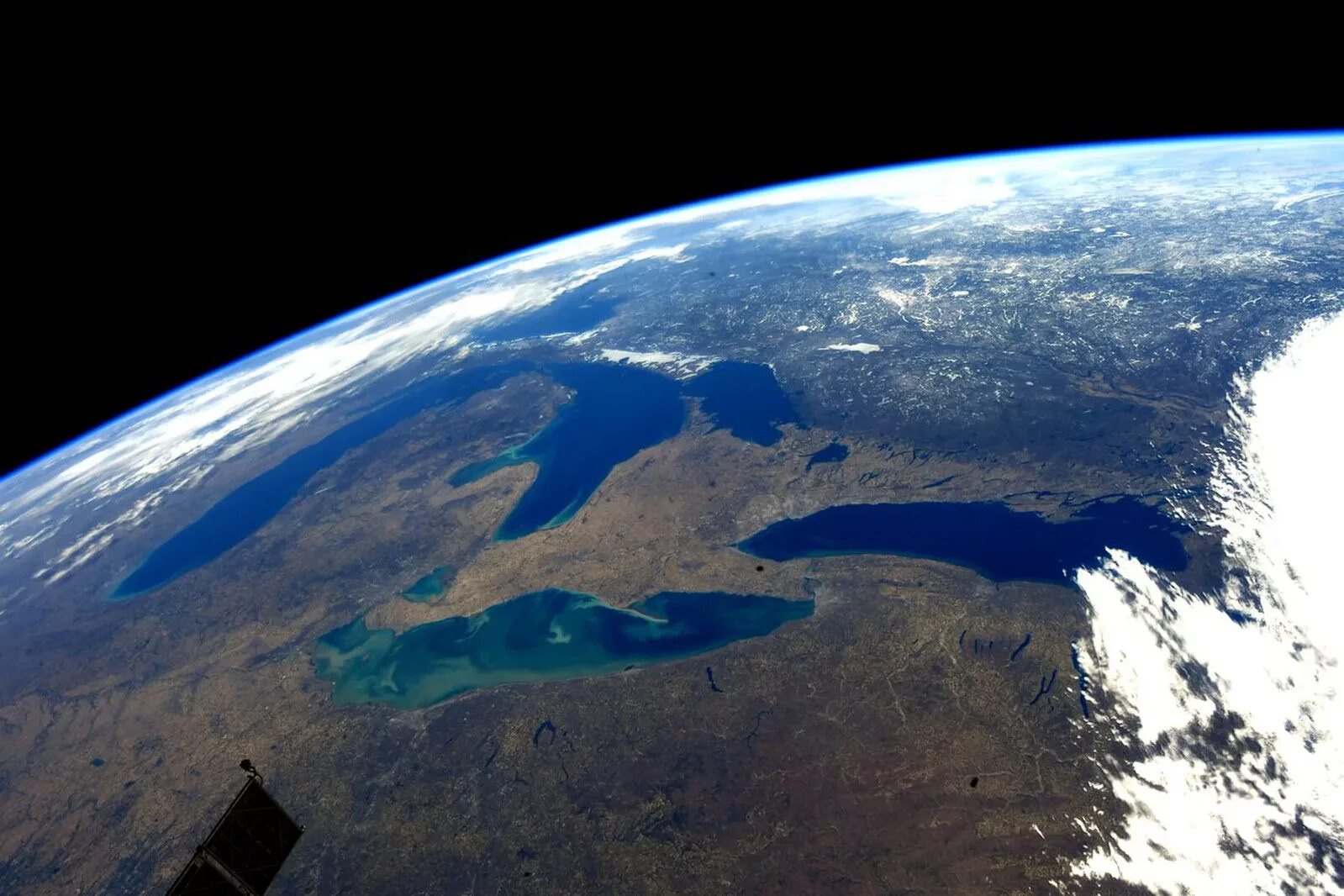 Реальное фото земли File:Great Lakes from space during early spring.webp - Wikipedia