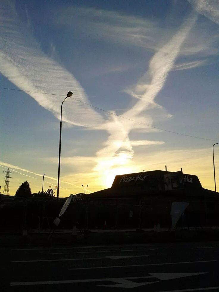 Реальные фото ангелов в небе Cloud formation? Nuvens estranhas, Fenômenos naturais, Natureza incrível