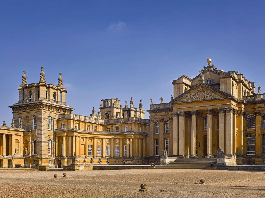 Реальные фото дворца Behind the scenes at Blenheim Palace, from the £ 40m leaky roof to towing visito