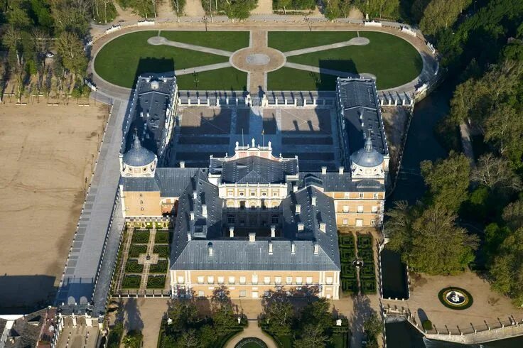 Реальные фото дворца Felipe V: un Borbón en el trono español Palacio de santoña, Palacios, Palacio ar