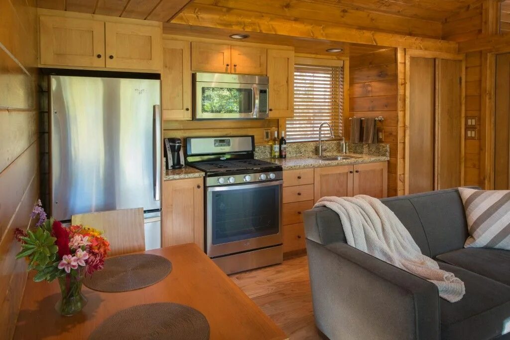 Реальные интерьеры дачных домов Tiny House ESCAPE In Canoe Bay Is A Cabin RV Portable house, Outdoor kitchen app