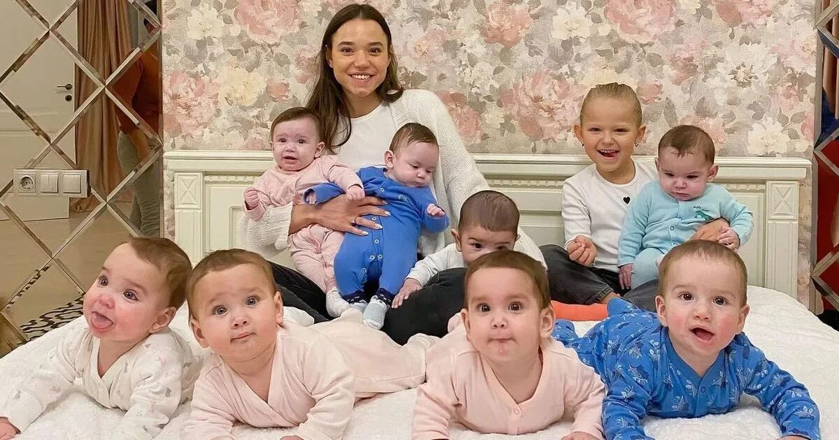 Ребенку 10 дней фото Mum-of-22 admits life is 'hard' taking care of kids after millionaire husband's 