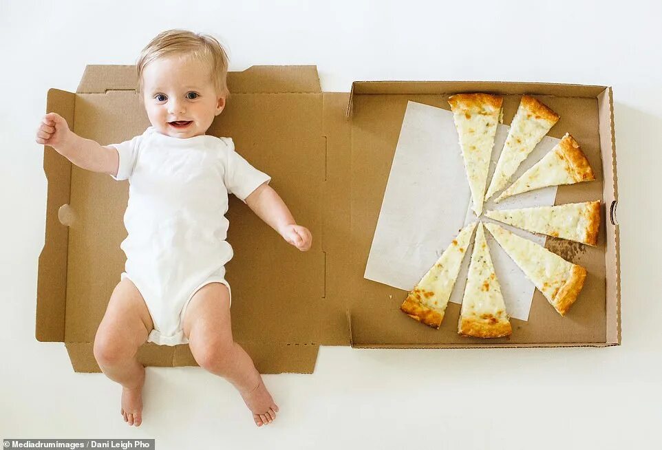 Ребенок 12 месяцев фото Mother documents son's first year of milestones with pizza slices Daily Mail Onl