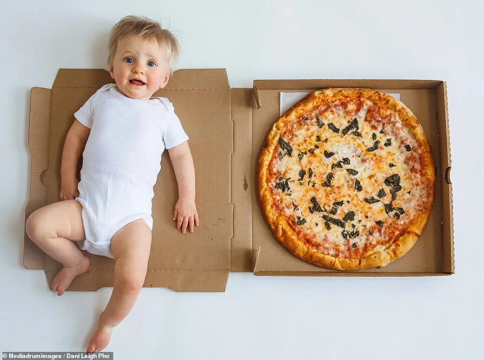 Ребенок пицца фото Mother documents son's first year of milestones with pizza slices Daily Mail Onl