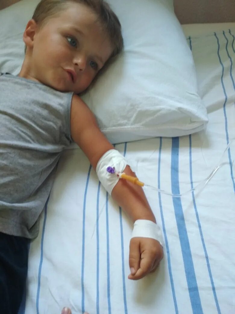 Ребенок под капельницей в в больнице фото Friends ! I ask for your help. My godfather went to the hospital in Pdler with a