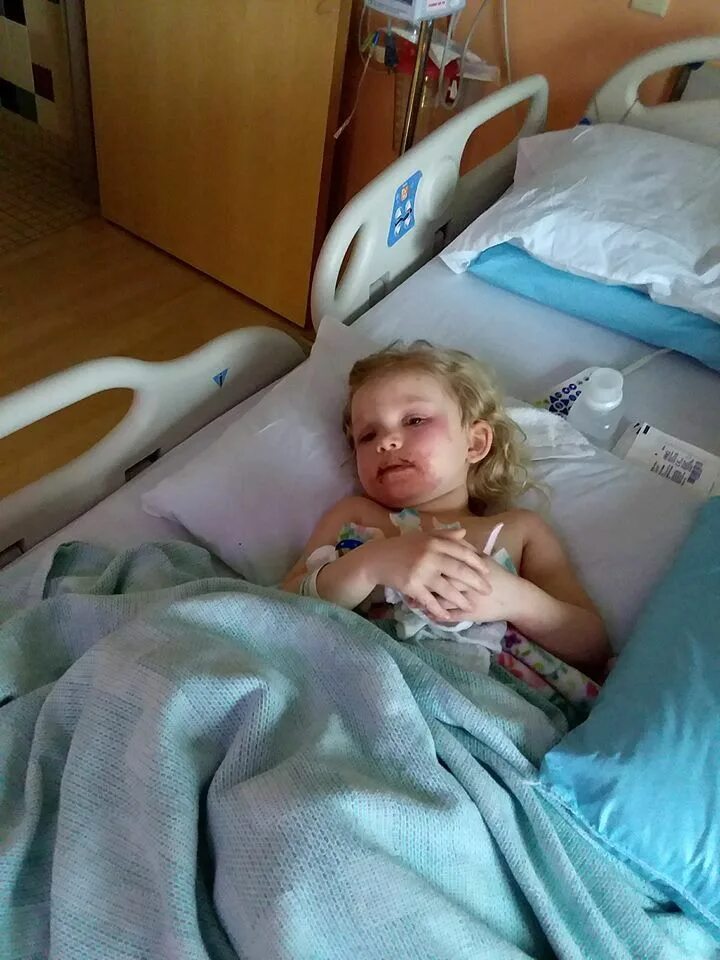 Ребенок в больнице фото в палате Illinois Toddler Hospitalized After Playing with Toy Makeup Kit