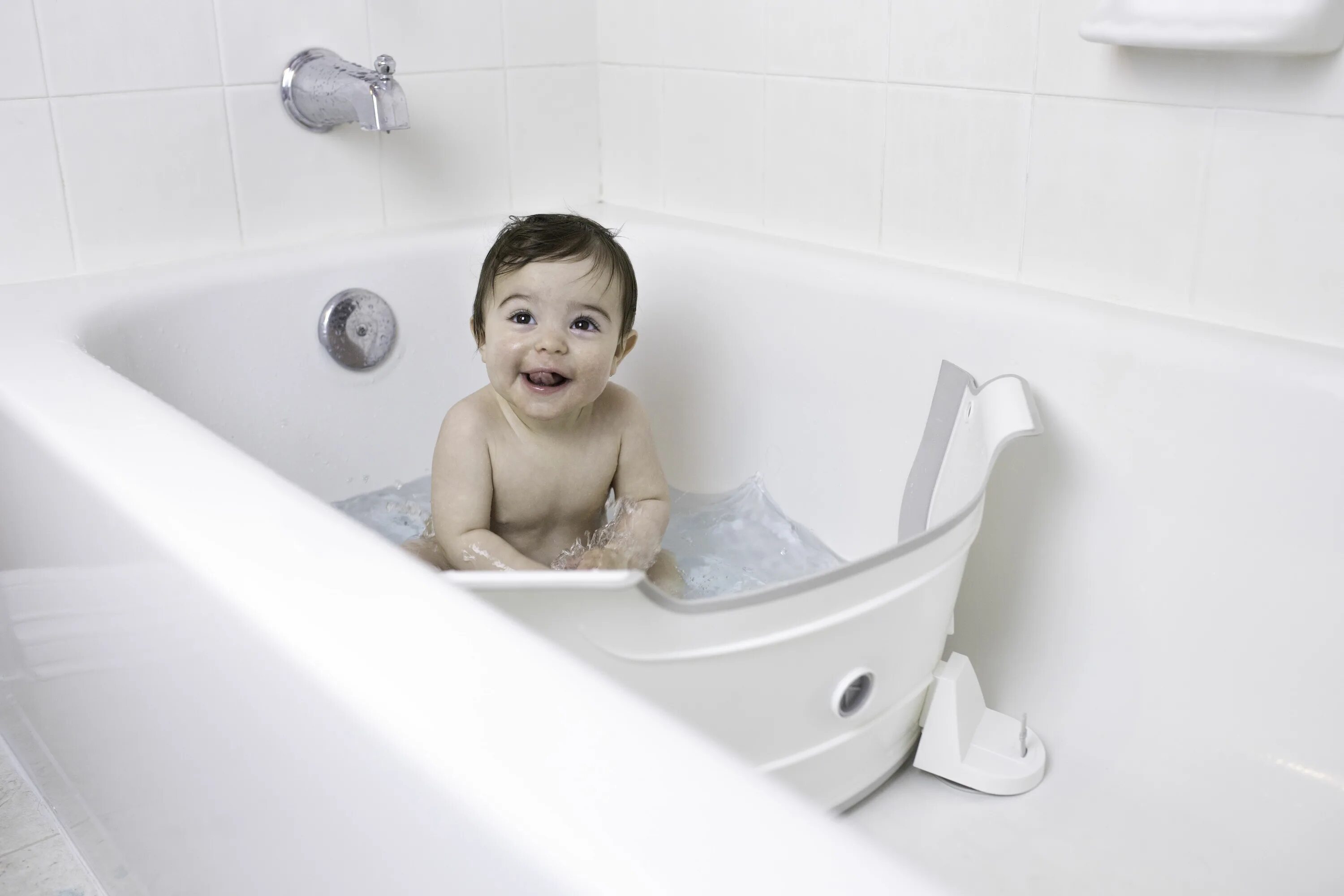 Ребенок в ванне фото BabyDam Baby Bathtime, Changing & Feeding Products Baby bath time, Bathtub, Ways