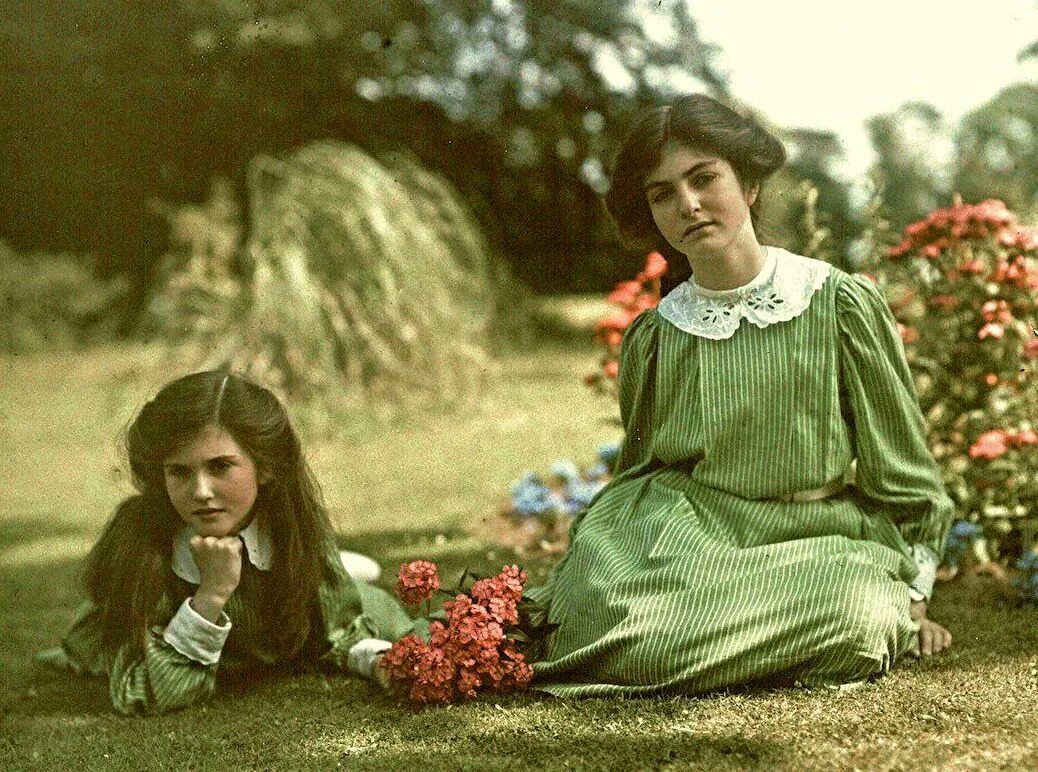 Редчайшие старые фото The two young sisters again, relaxing on the lawn. Vintage photography, Vintage 