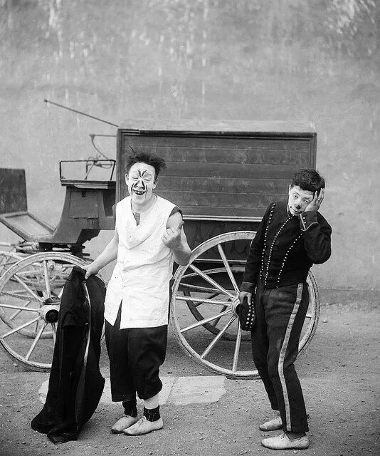 Редчайшие старые фото Two clowns in front of a wagon Photo series, Vintage circus, Circus