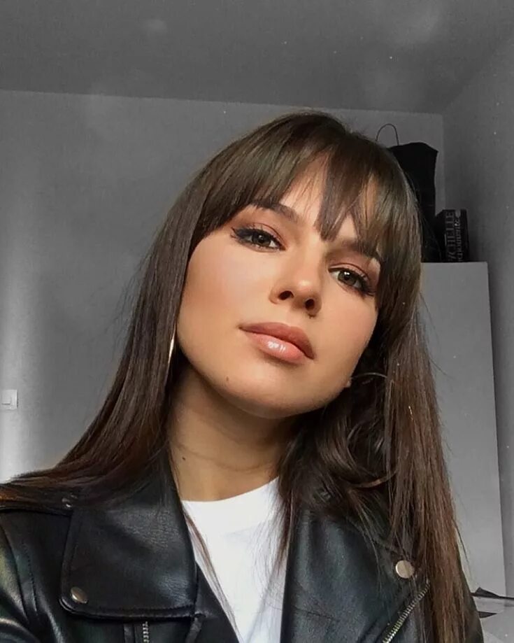 Редкая челка фото Instagram-Beitrag von Chloé * Sep 30, 2017 um 4:35 UTC Long hair with bangs, Lon