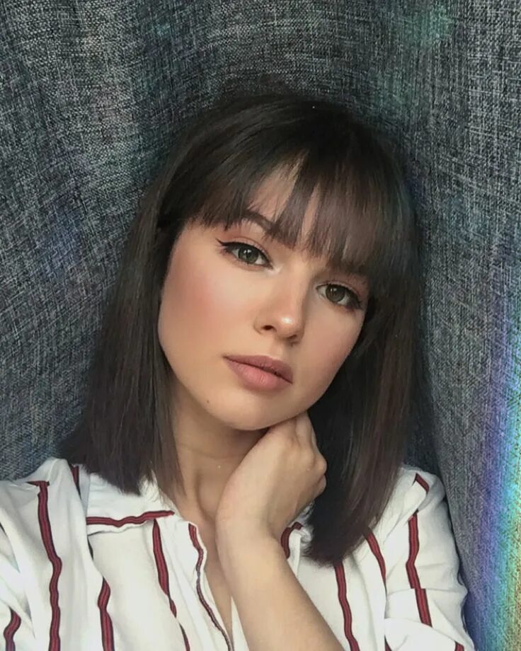 Редкие челки на средние волосы фото Chloé De Barros on Instagram Short hair with bangs, Medium hair styles, Thick ha