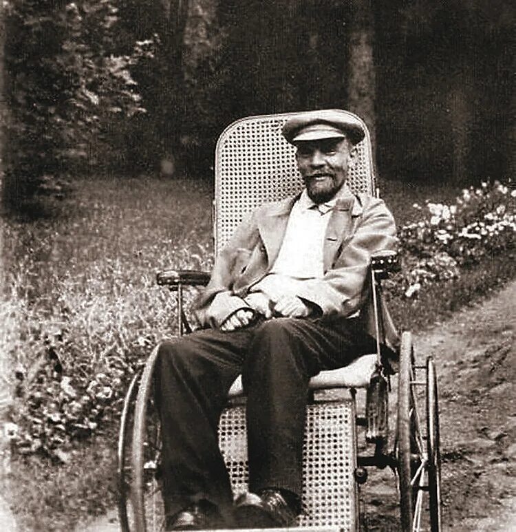 Редкие фото ленина Файл:Lenin in 1923.jpg - Википедия