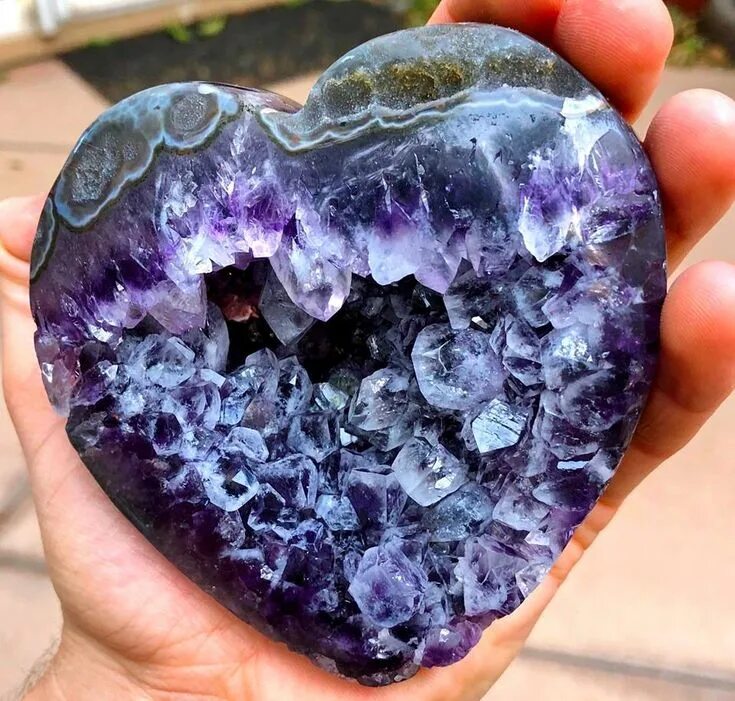 Редкие камни фото Beautiful Amethyst Geode Heart With Quartz Crystal Decorator From Artigas, Urugu