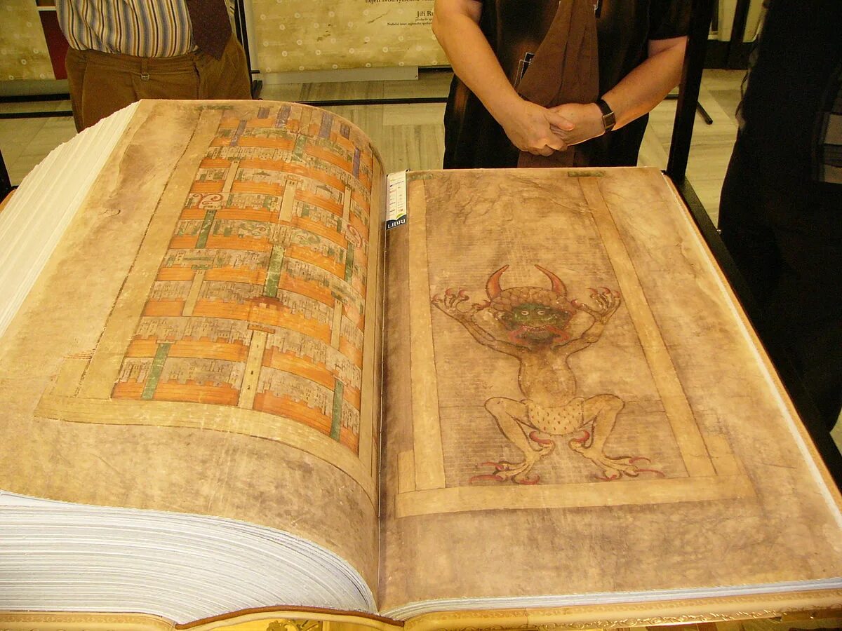 Редкие книги мира фото Файл:Codex Gigas facsimile.jpg - Википедия