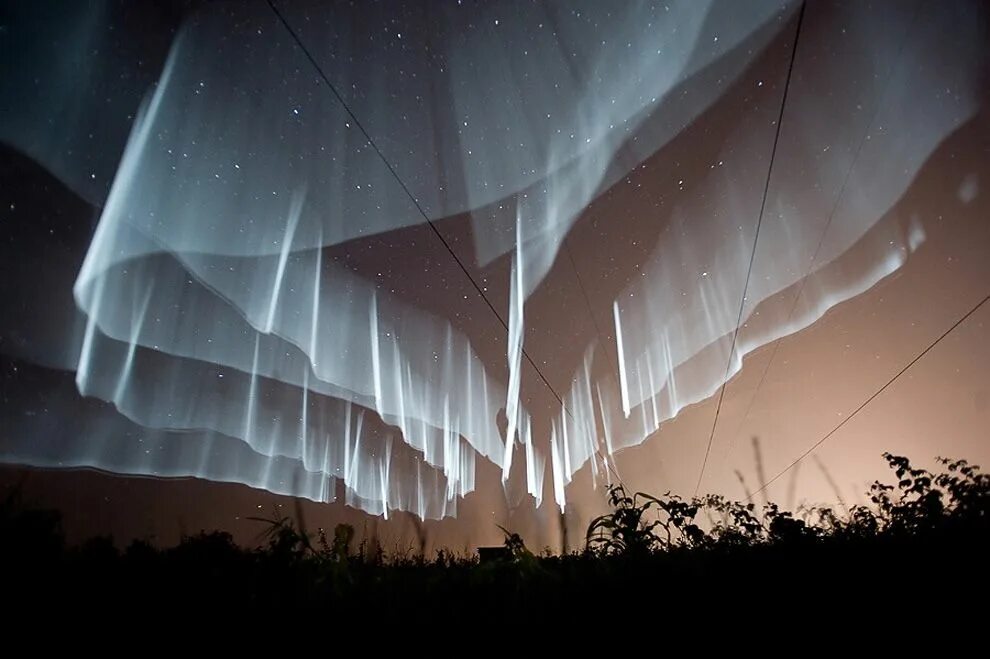 Редкие природные явления фото Mesmerizing Rare White Curtain Auroras in Finland