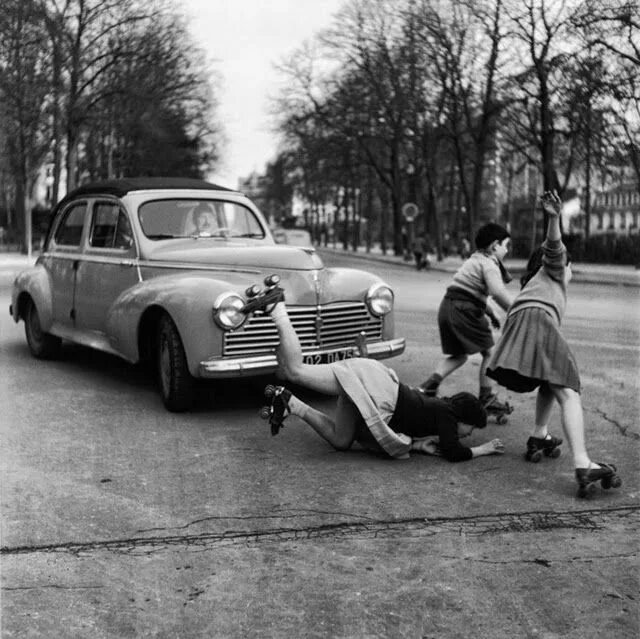 Редкие ретро фото 30 Amazing B&W Photos of Street Scenes of Paris Taken by Robert Doisneau in the 