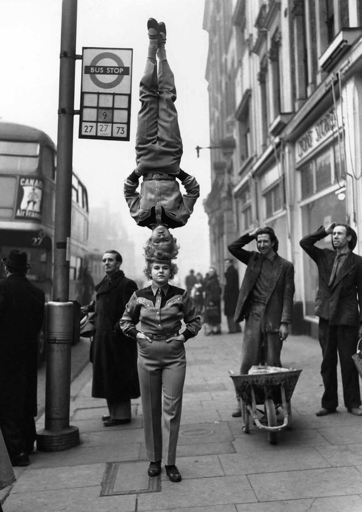 Редкие ретро фото ClassicPics on Twitter Weird vintage, Circus performers, Vintage photography