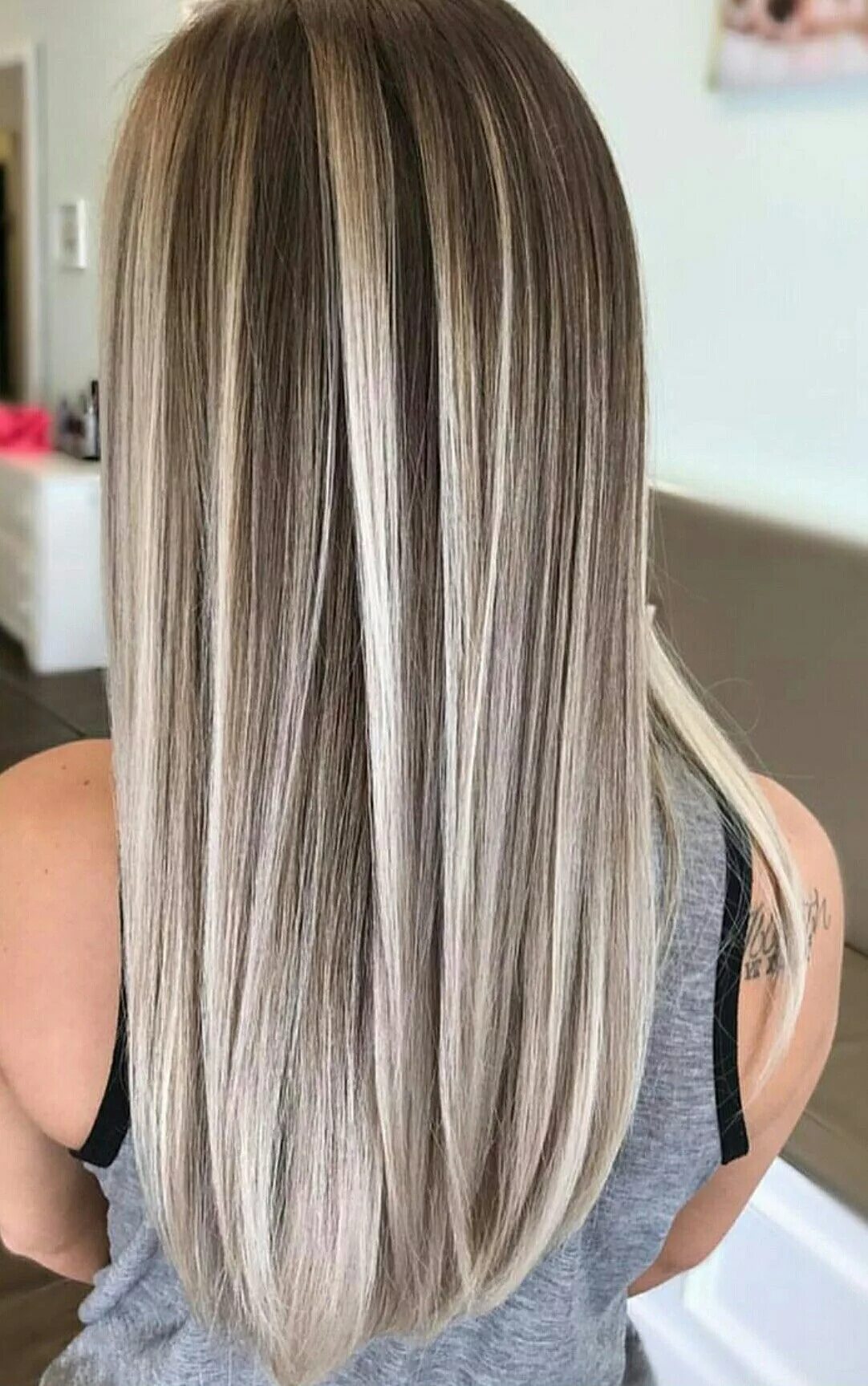 Редкое мелирование на средние волосы фото Pin op hair Blond haar, Blond haar highlights, Blond haar kleuren