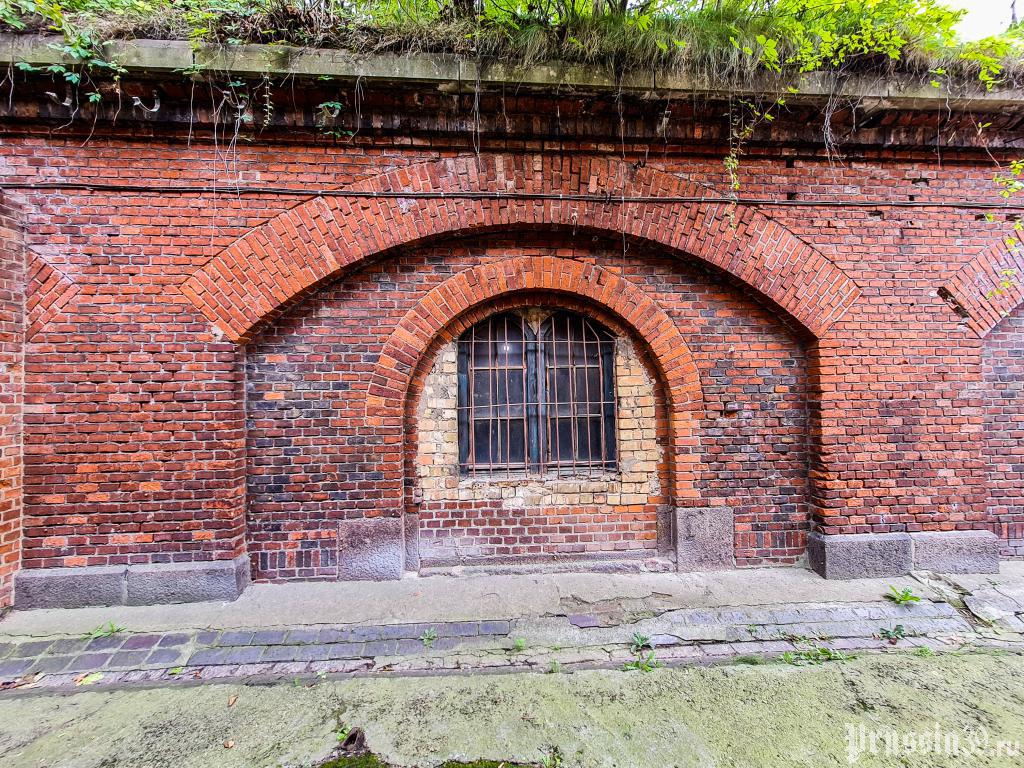 Pregel Bastion, Kaliningrad: Museum of East Prussia, Fort Boyard, cafe