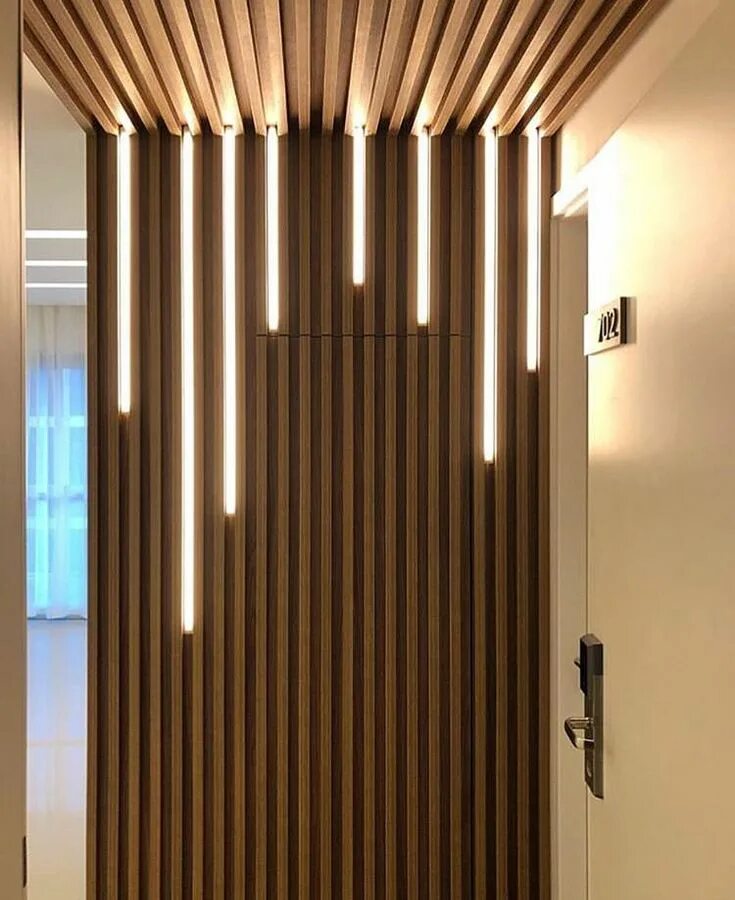 Реечная стена с подсветкой в интерьере Painéis ripados com iluminação Interior wall design, House interior, Interior de