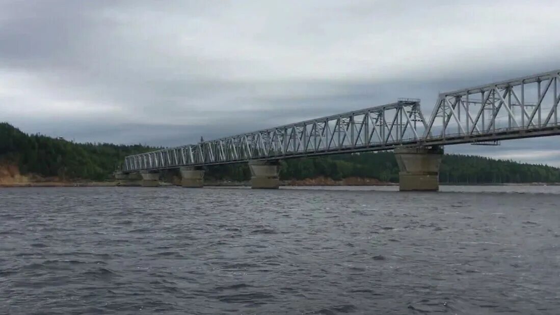 Река бурея фото с жд мостом Мост через Зейское водохранилище начали строить, когда оно ещё не было. Tour2Go 