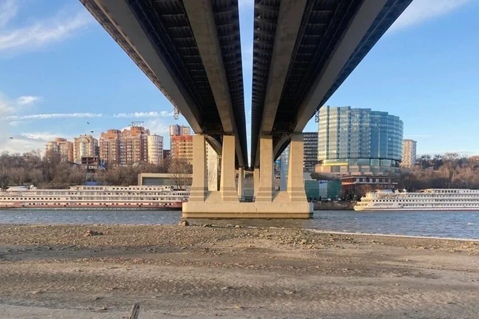 Река дон в ростове на дону фото Сильный ветер выдул воду из Дона в Ростове - KP.RU