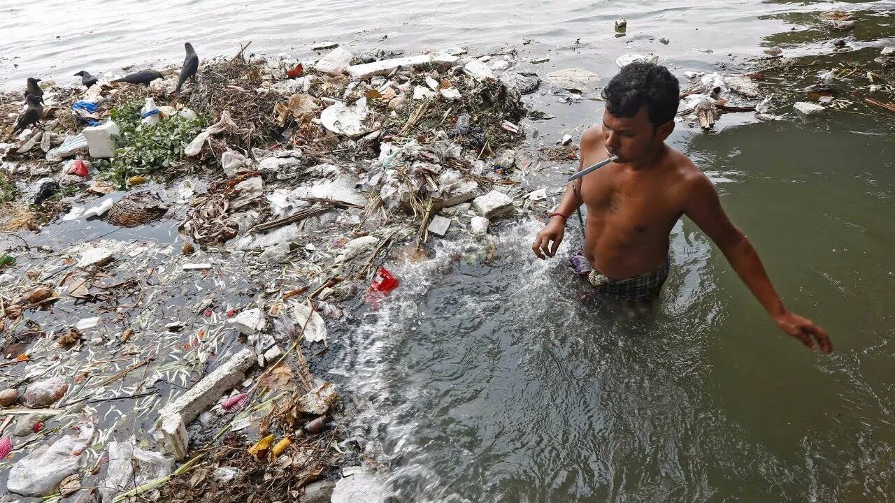 Река ганг самая грязная фото Ganges: Becoming the Toilet of India INT Documentary - YouTube