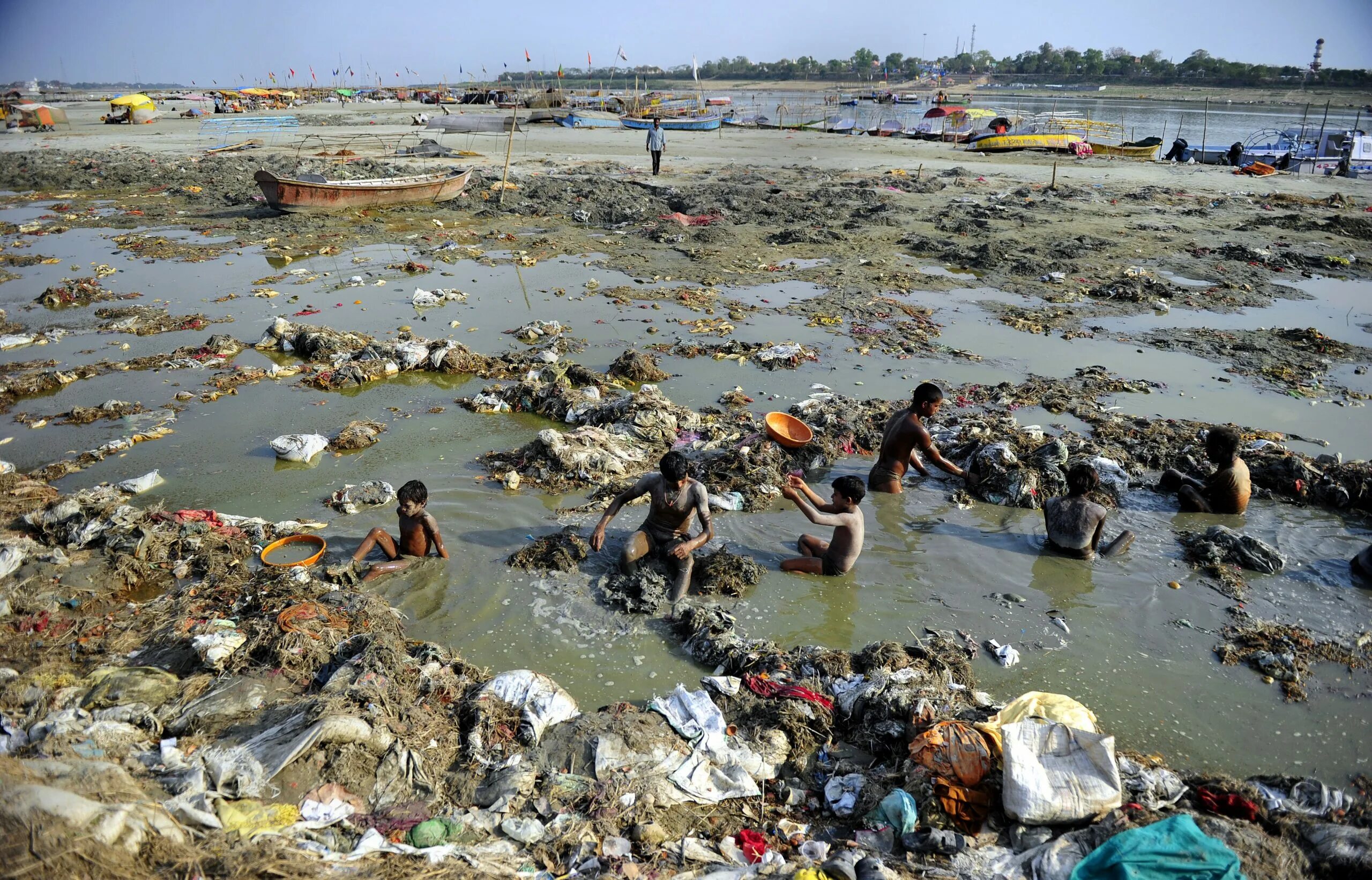 Река ганг самая грязная фото Modi government has failed to clean Ganges despite spending billions - Asia Time