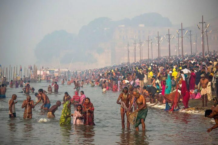 Река ганг в индии фото Hindu devotees Kumbh mela, Ganges, Incredible india