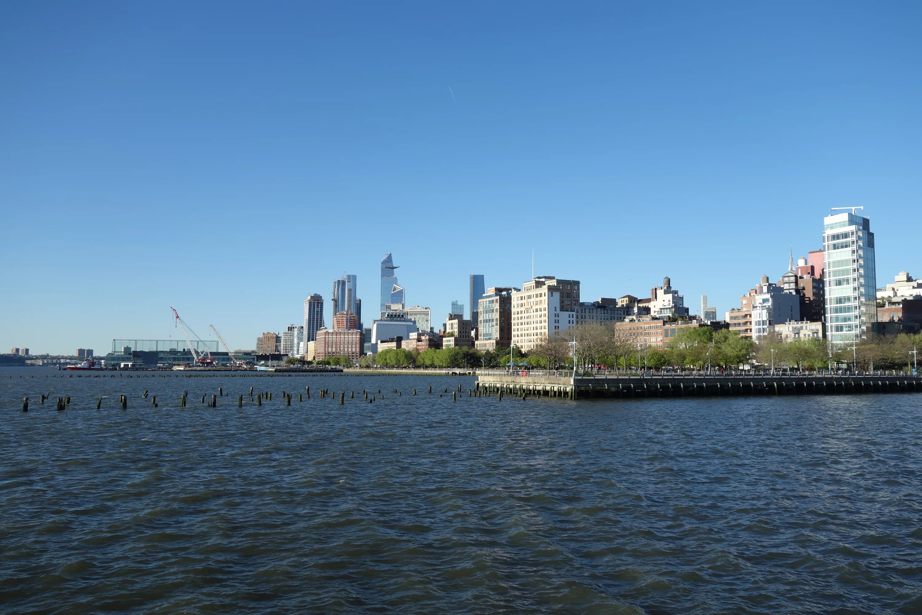 Река гудзон фото File:Hudson River Park td (2019-04-24) 092 - Pier 45, Pier 46.jpg - Wikimedia Co