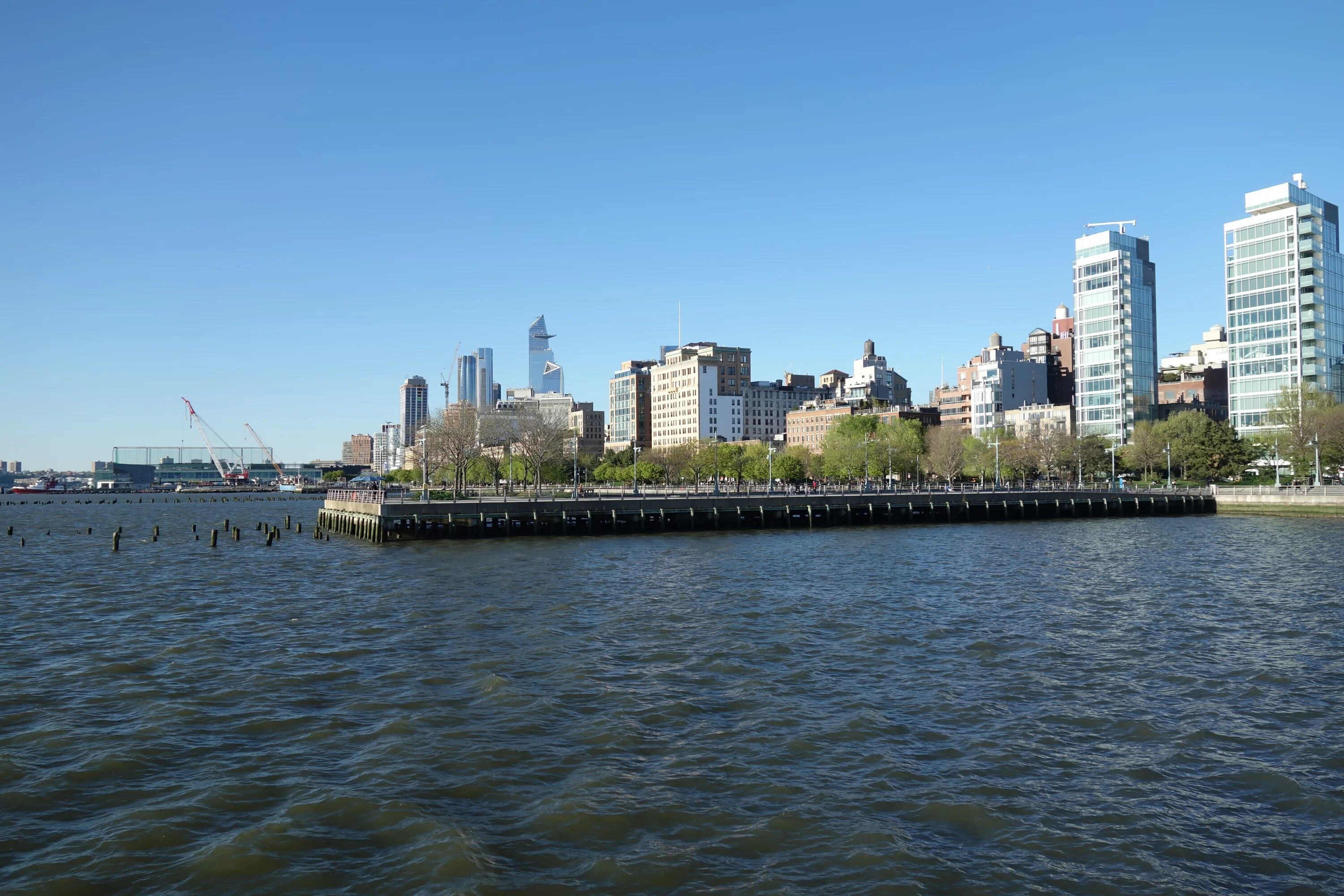 Река гудзон фото File:Hudson River Park td (2019-04-24) 086 - Pier 45, Pier 46.jpg - Wikimedia Co