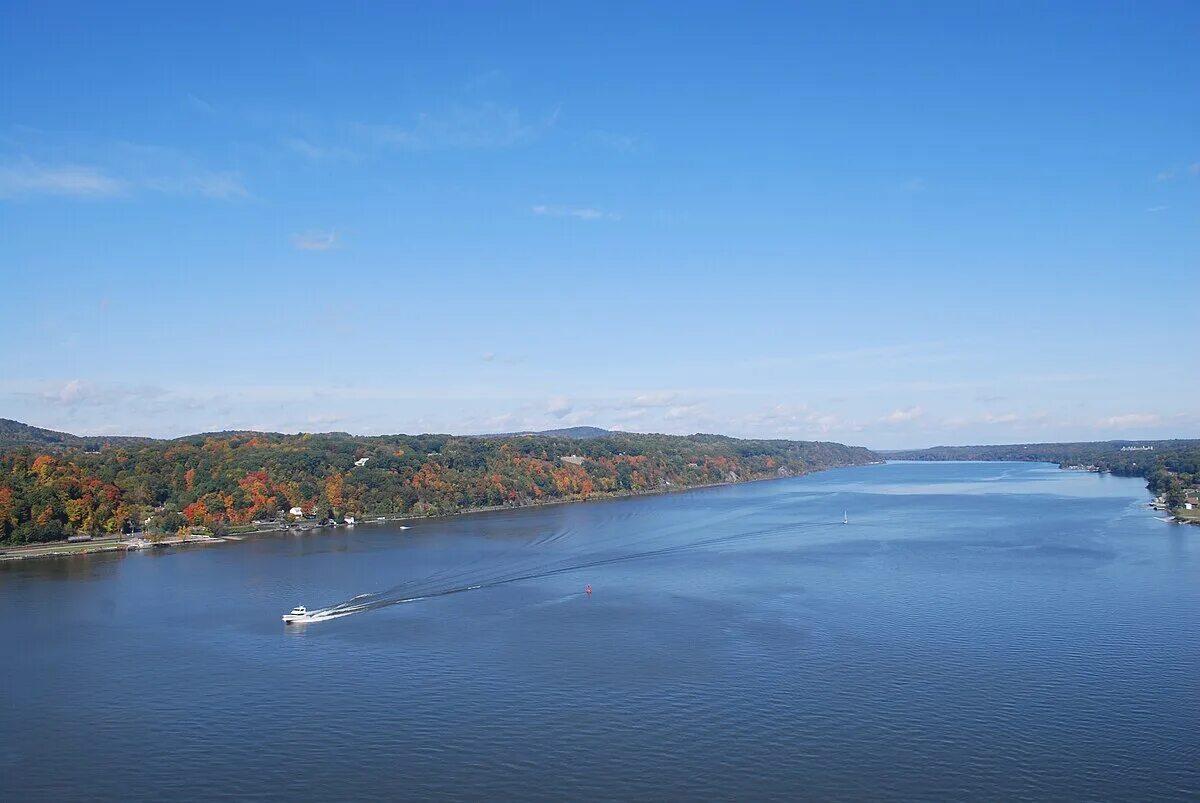 Река гудзон фото File:Bird's-eye view of Hudson River from walkway 5.JPG - Wikipedia