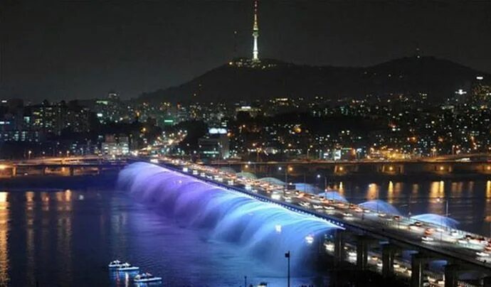 Река хан в сеуле фото Seoul’s Banpo Bridge - The World’s Longest Bridge Rainbow Fountain Worlds longes