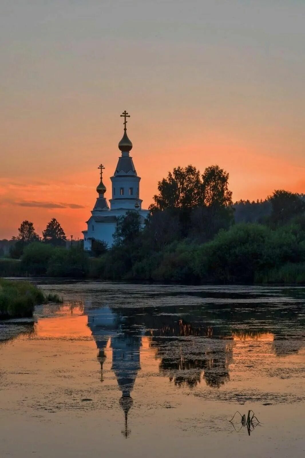 Река храм фото Pin on Scenery in 2024 Scenery, Statue of liberty, Landmarks