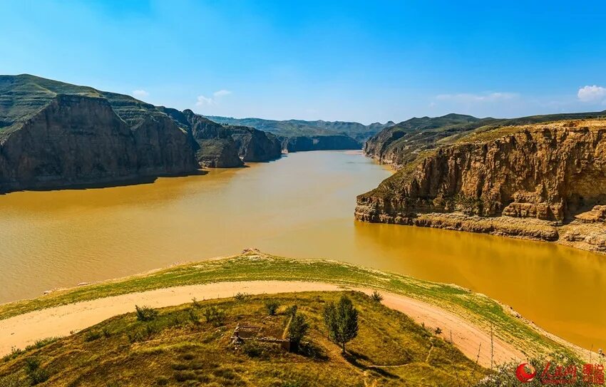 Река хуанхэ фото Picturesque Laoniuwan Valley, where the Great Wall meets the Yellow River - Chin