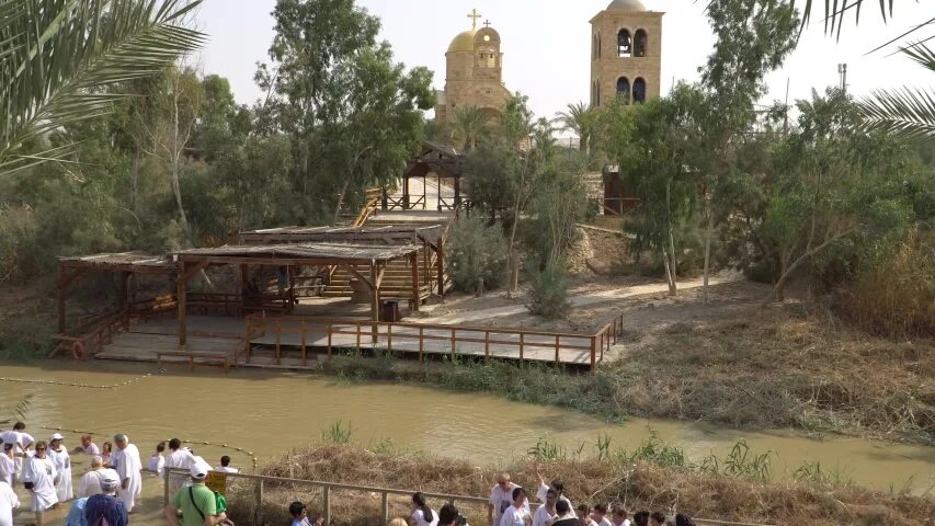 Река иордан фото в наше время Jordan River, Israel - November 2019: Yardenit Baptismal Site. Christian pilgrim