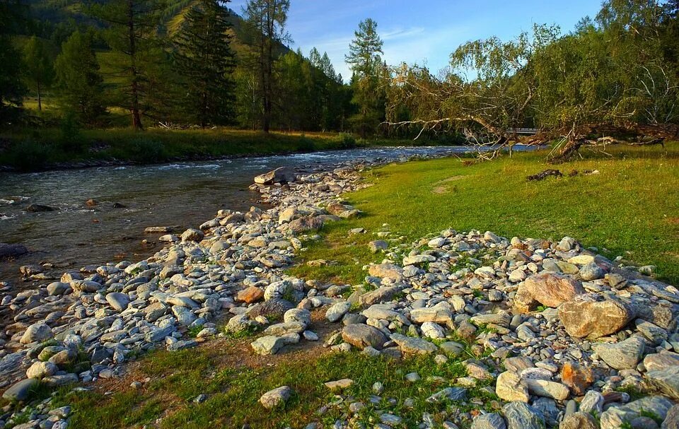 Река камни фото Гостиницы Барангола, Республика Алтай - Лучшие цены на Отели 2024