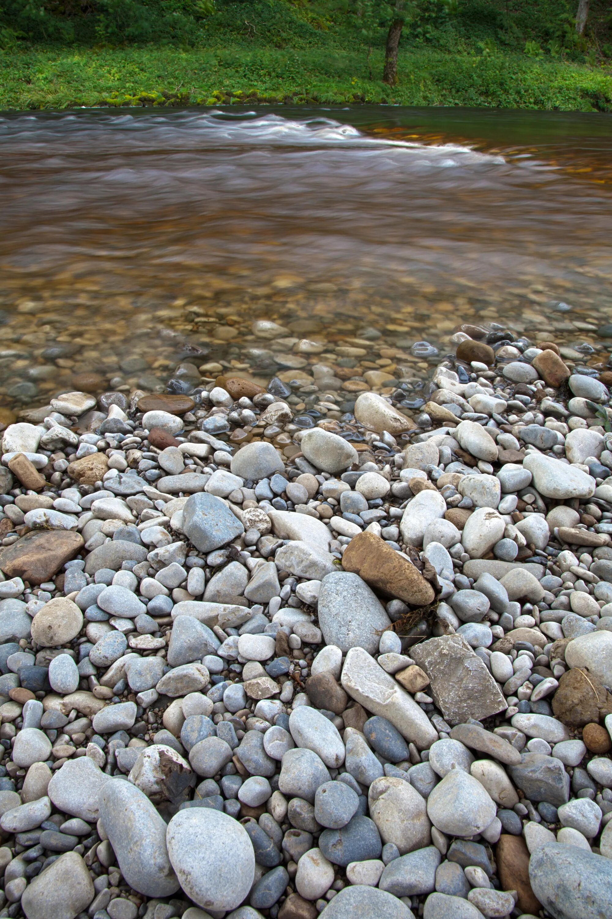 Река камни фото Large pebbles by the river free image download