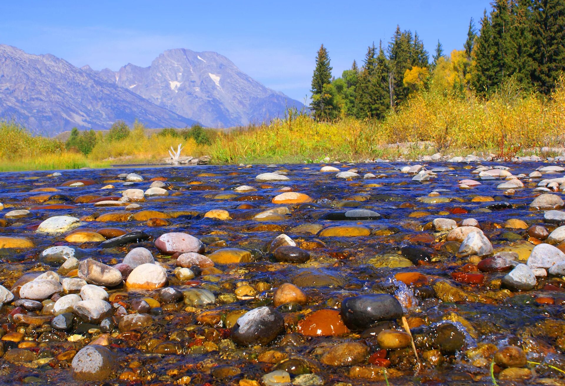 Река камни фото Download wallpaper autumn, the sky, trees, mountains, river, stones, section nat