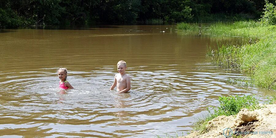 Река купаться фото Вода в Медведице прогрелась. Купальный сезон можно считать открытым