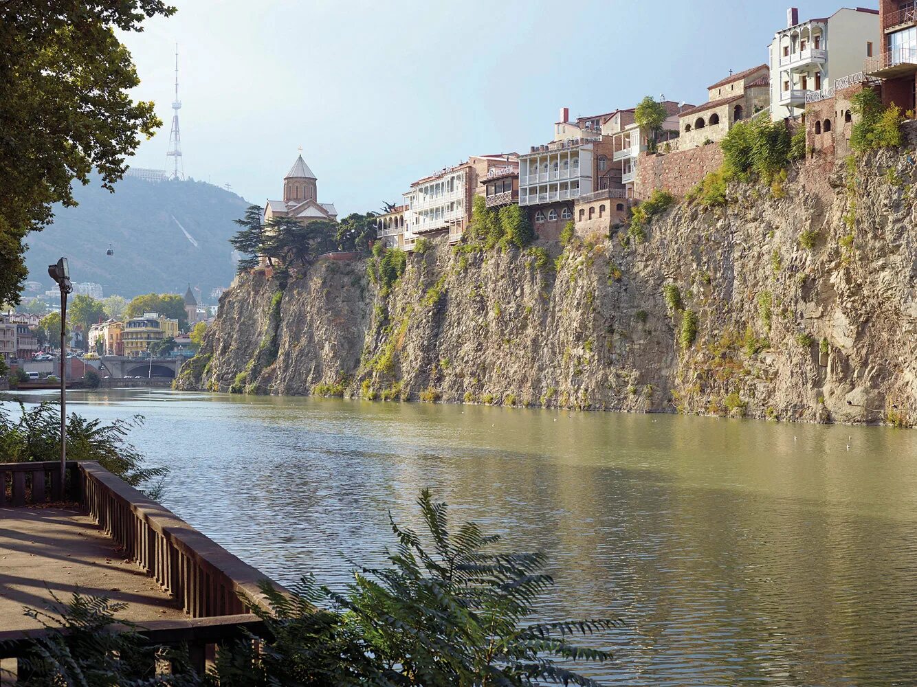 Река кура фото In Tbilisi, Georgia, Bold New Buildings Rise From the Ruins of Dead Empires - Th