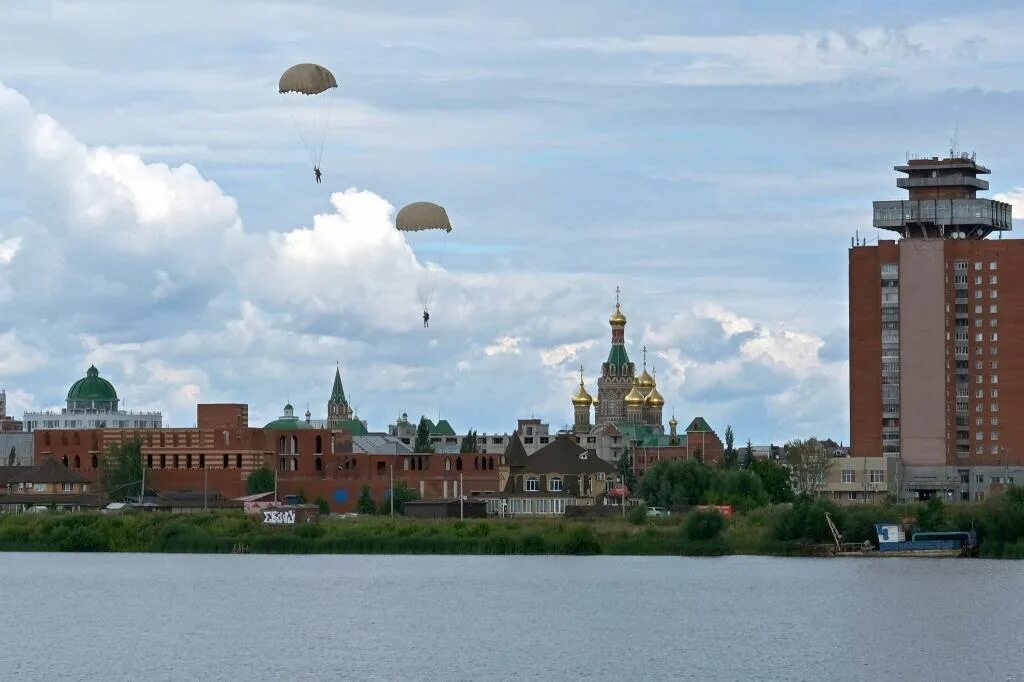 Река малая кокшага в йошкар оле фото В Йошкар-Оле парашютисты ДОСААФ приводнились в акватории реки Малая Кокшага Ново