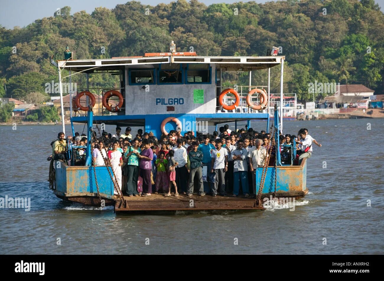 Река мандови фото INDIA, Goa, Panaji: Mandovi River Ferry Stock Photo - Alamy