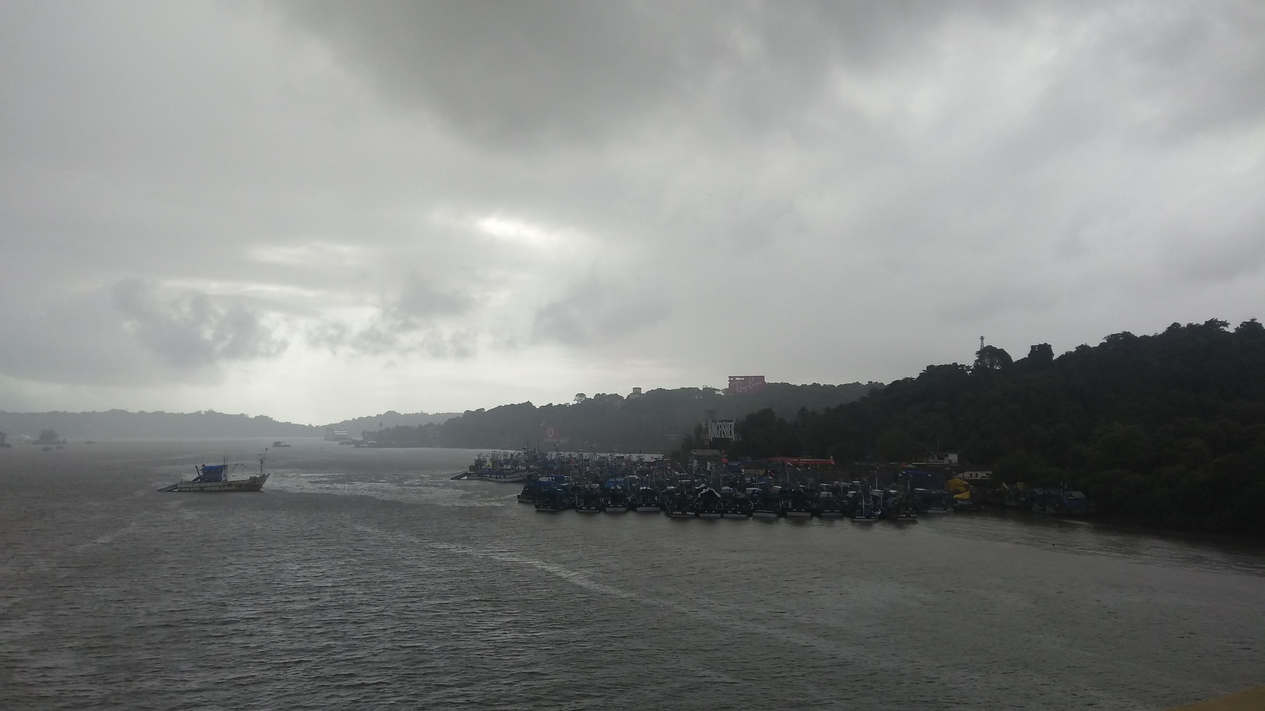 Река мандови фото File:Mandovi river in Goa, India.jpg - Wikimedia Commons