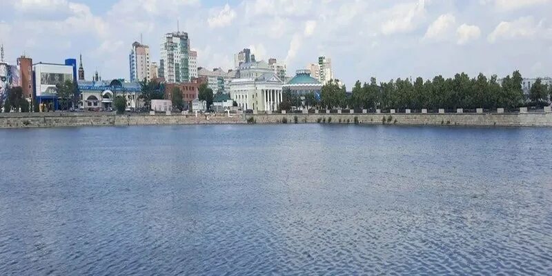 Река миасс фото Уровень воды в реке Миасс поднялся в Челябинске из-за затяжных дождей Дзен