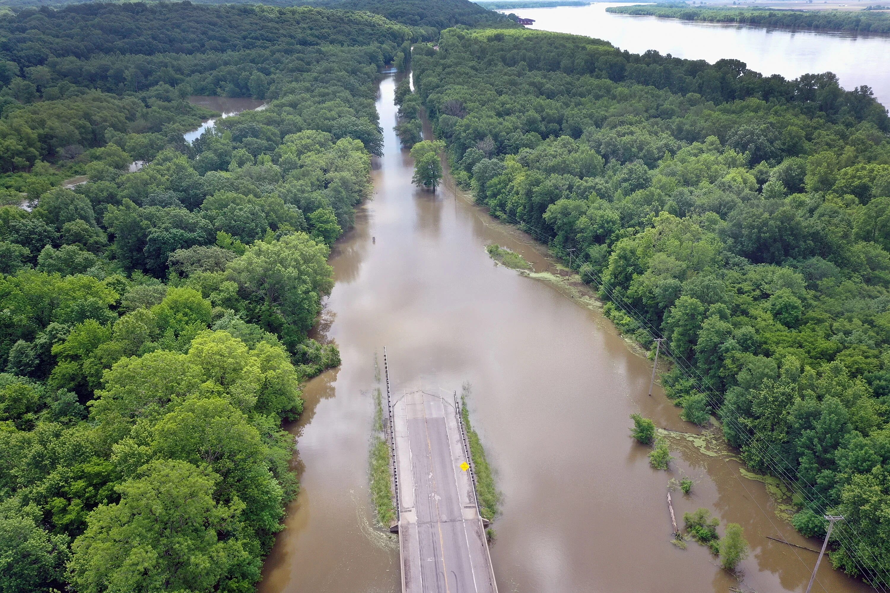 Река миссисипи фото Record floods breach Arkansas levee, overtop 2 in Missouri WGN-TV