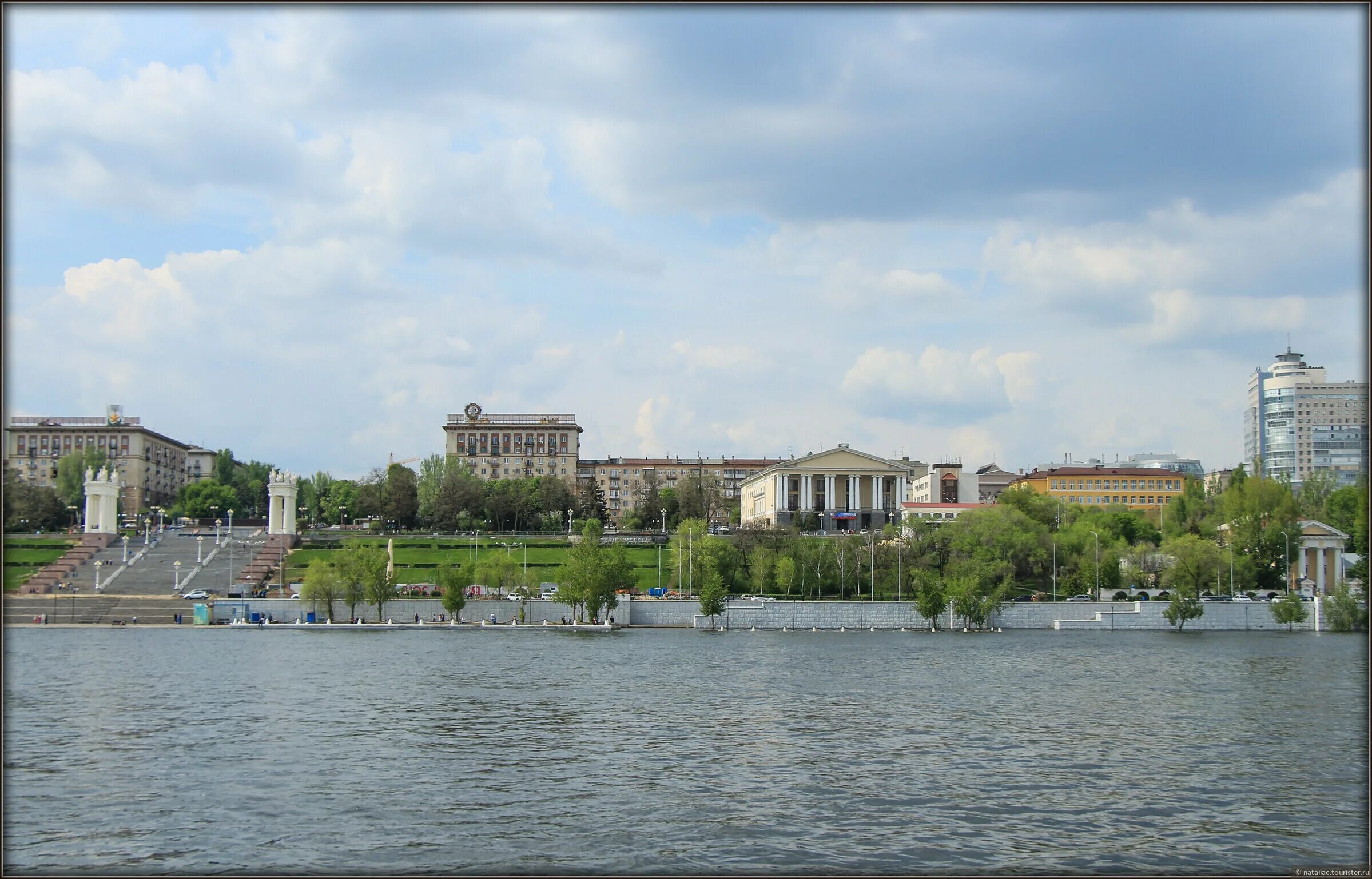 Река наб 62 й армии 6 фото Волгоград - город цветущей сирени. Мамаев Курган, Май 2019, отзыв от туриста Nat