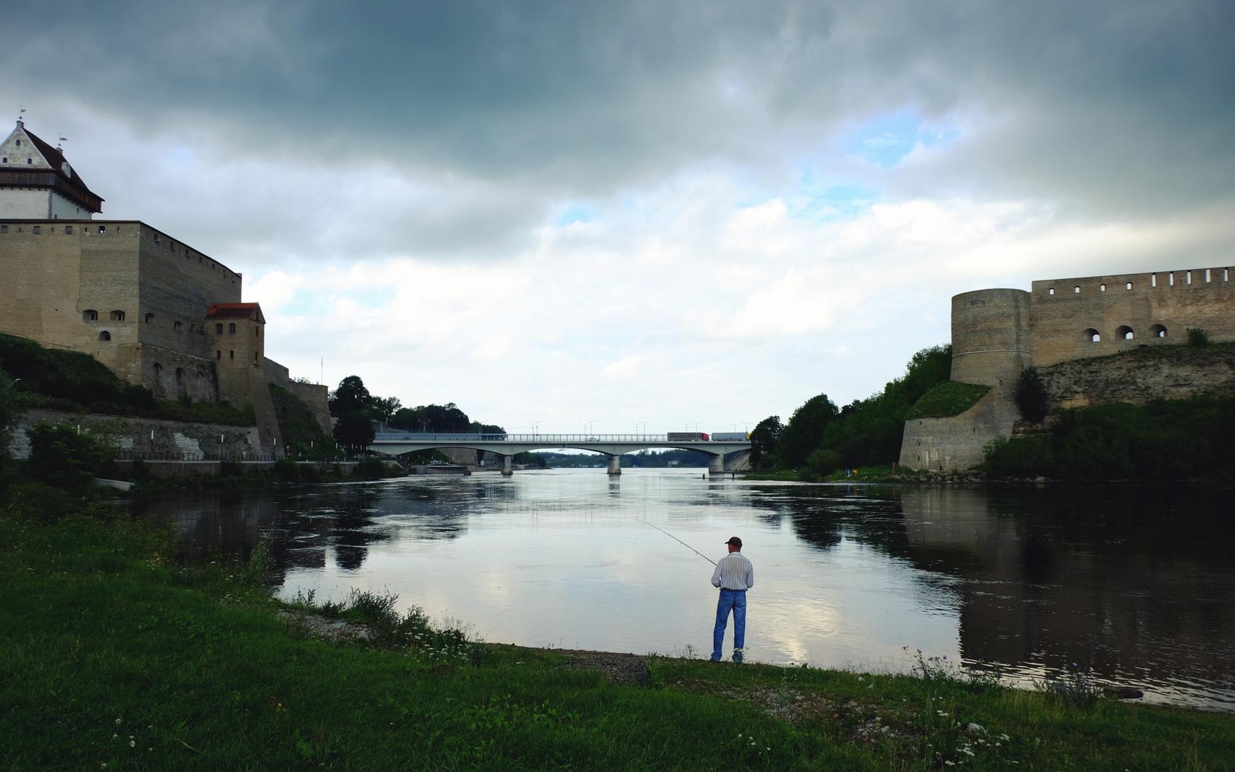 Река нарва фото Narva River smugglers may move underwater to avoid detection News ERR