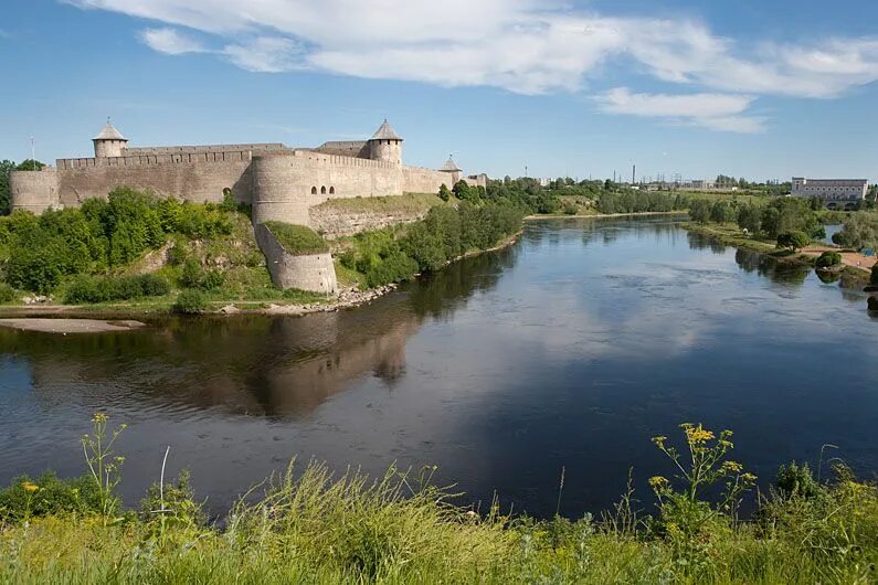 Река нарва фото Narva river and citadel of Ivangorod Castle, Outdoor, River