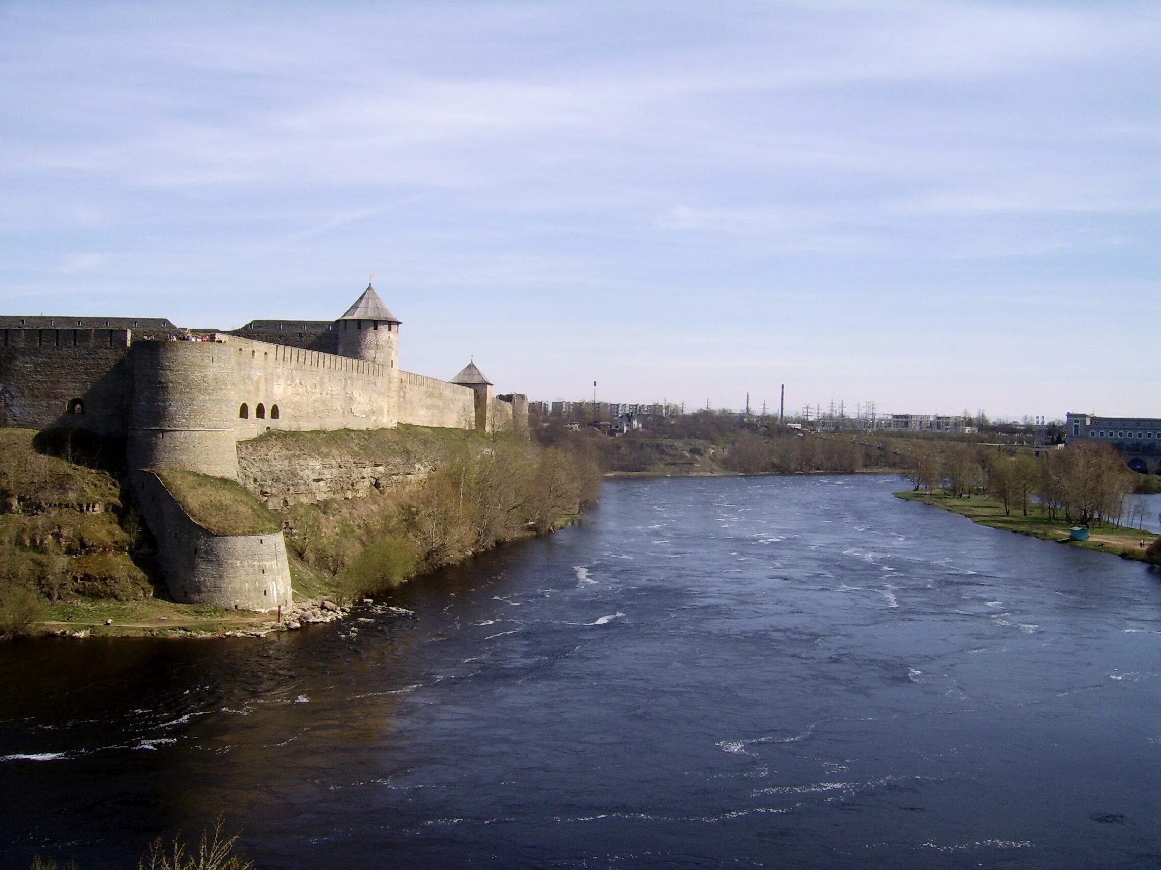 Река нарва фото File:Ivangorod Fortress as seen from Narva (1).jpg - Wikimedia Commons